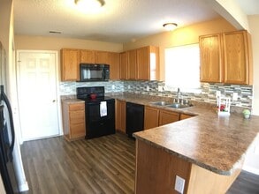 2396 Meadow Bend Dr in Columbus, IN - Building Photo - Building Photo