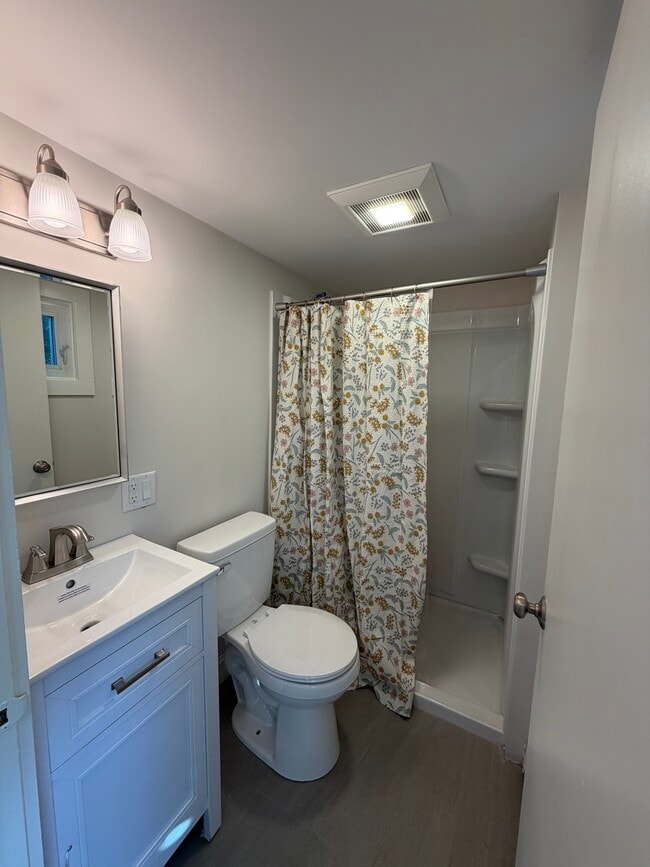 27 Grove St, Unit Back in Reading, MA - Building Photo - Building Photo