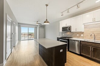 Maple and Main in Downers Grove, IL - Foto de edificio - Building Photo