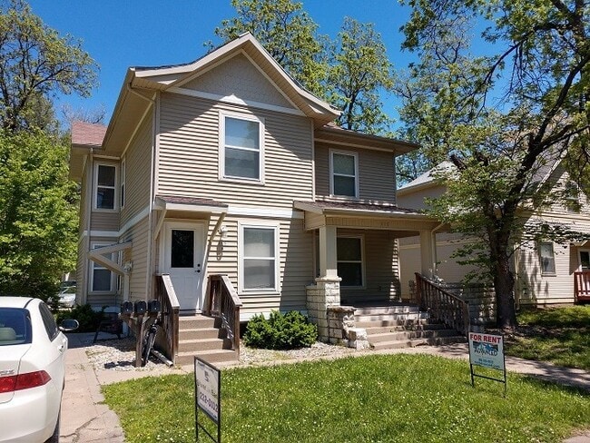 property at 818 Bluemont Ave