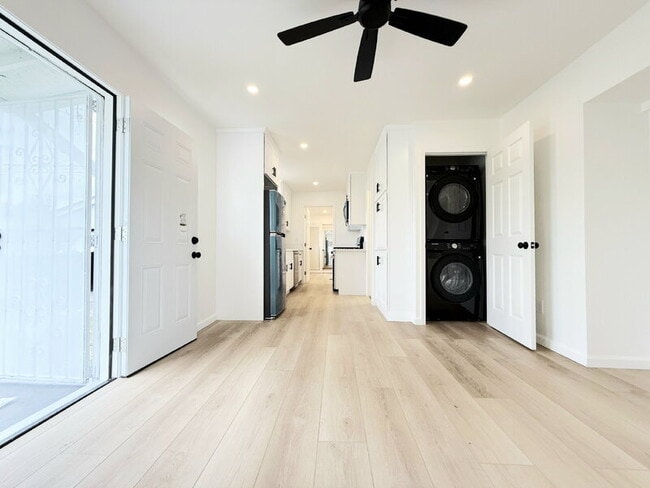 1163 1/2 East 70th Street in Los Angeles, CA - Building Photo - Building Photo