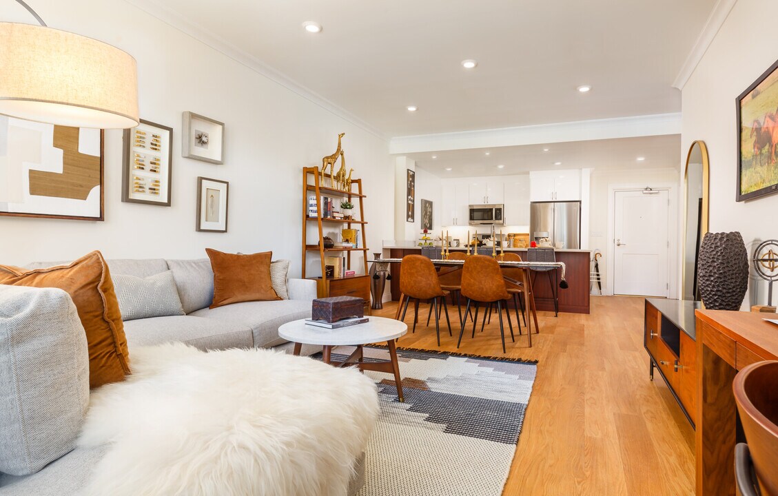 120 Gerry Rd in Chestnut Hill, MA - Foto de edificio