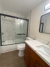 13908 SE Newport Way in Bellevue, WA - Building Photo - Building Photo