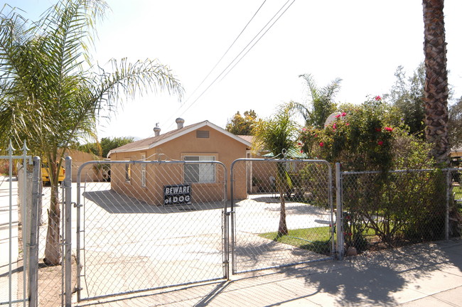 732 4th St in Fillmore, CA - Foto de edificio - Building Photo