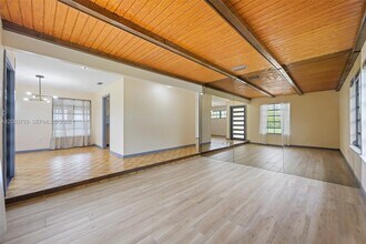 5746 SW 53rd Terrace in Miami, FL - Building Photo - Building Photo