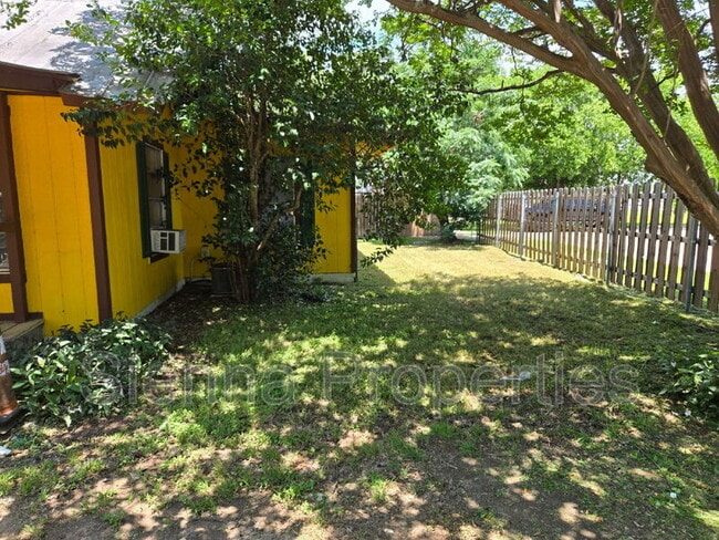 104 Elm St in Buda, TX - Building Photo - Building Photo