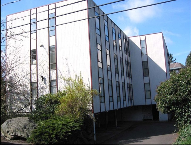 Lake City in Seattle, WA - Foto de edificio - Building Photo