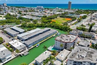 7143 Bonita Dr in Miami Beach, FL - Foto de edificio - Building Photo