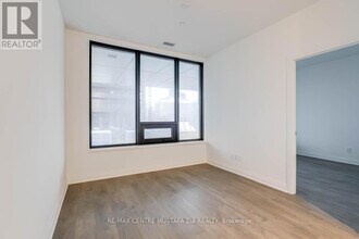 4015 The Exchange in Mississauga, ON - Building Photo - Building Photo