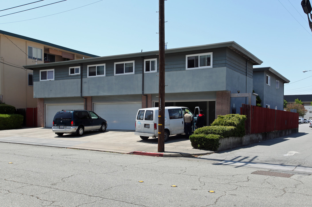 1244 Cherry St in San Carlos, CA - Foto de edificio