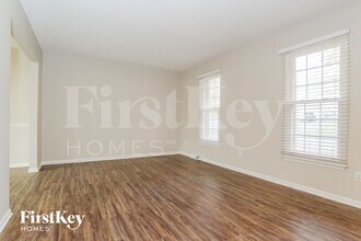 5912 Walnut Creek Cir in Parkville, MO - Building Photo - Building Photo