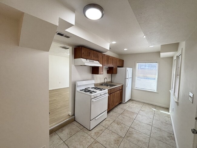 2385 S Main St in South Salt Lake, UT - Building Photo - Building Photo