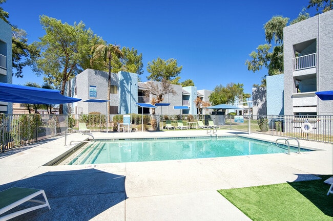 Park Vista in Phoenix, AZ - Building Photo - Building Photo