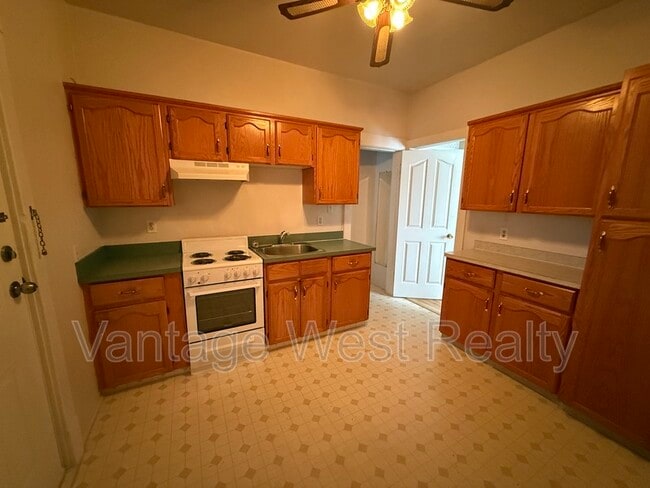 property at 690-690 Winnipeg St