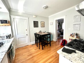 34 Leonard St, Unit 1 in Somerville, MA - Building Photo - Building Photo