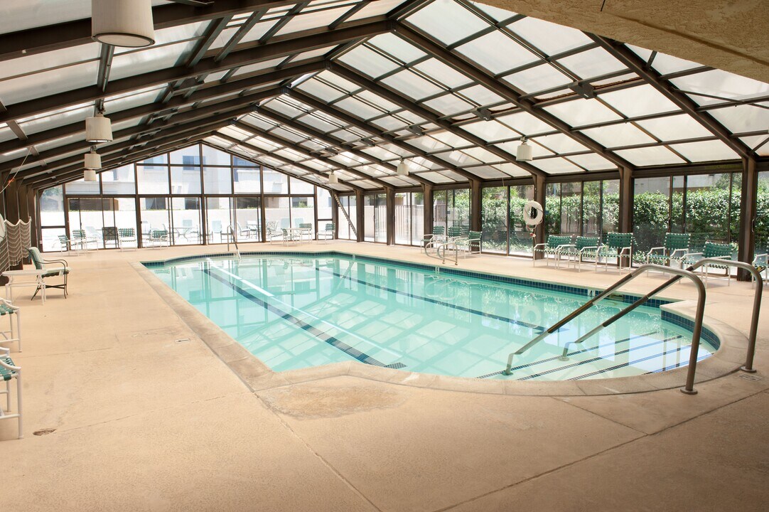 Westmont Village Homes - 55+ Senior Community in Riverside, CA - Foto de edificio