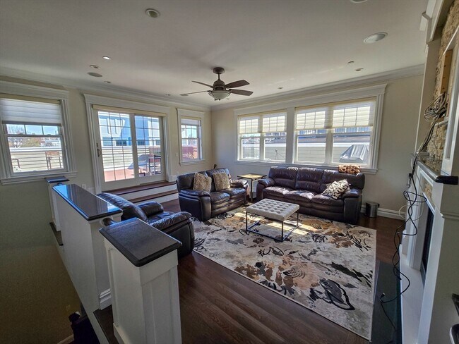 161 Tudor St, Unit 4 in Boston, MA - Foto de edificio - Building Photo