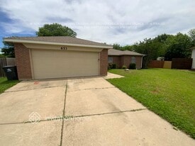 653 Lemon Dr in Arlington, TX - Building Photo