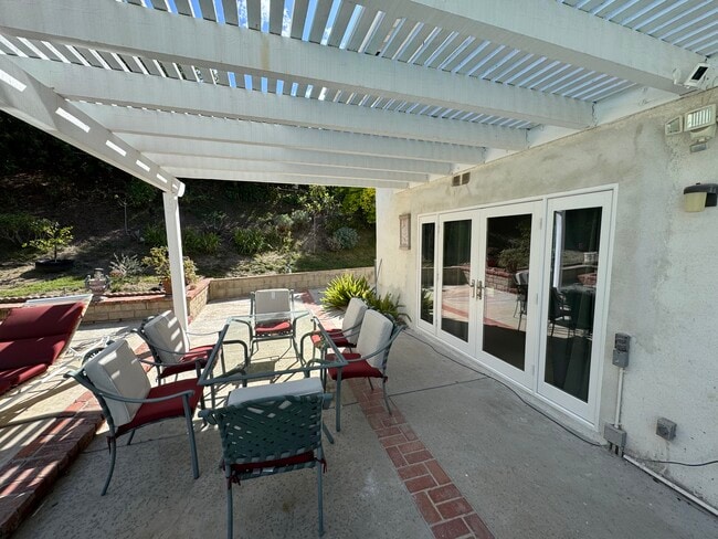 22924 De Kalb Dr, Unit Guesthouse ADU in Calabasas, CA - Foto de edificio - Building Photo