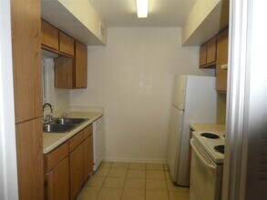 16111 Aspenglen Dr, Unit 1004 in Houston, TX - Building Photo - Building Photo