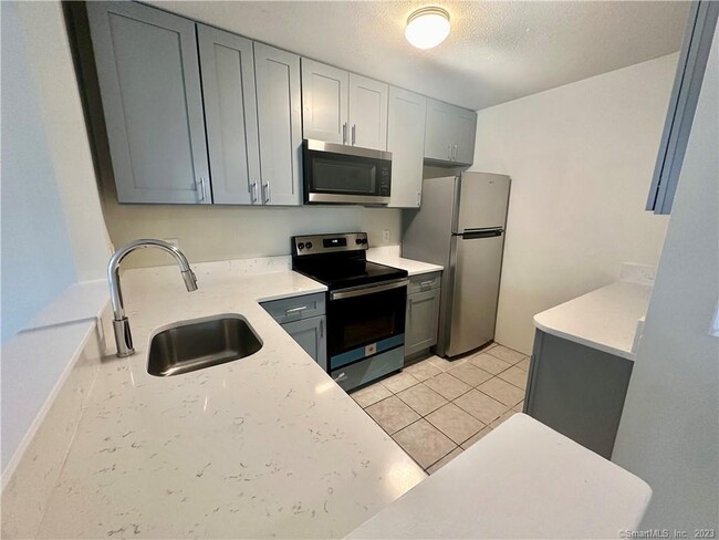 3699 Broadbridge Ave in Stratford, CT - Building Photo - Building Photo