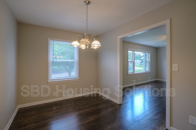 10104 Bellaire Ave in Kansas City, MO - Building Photo - Building Photo