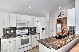 10018 Oakhurst Way in Ft. Myers, FL - Building Photo - Building Photo