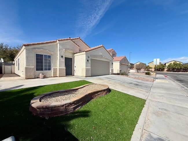 7945 Hollow Pine St in Las Vegas, NV - Building Photo - Building Photo