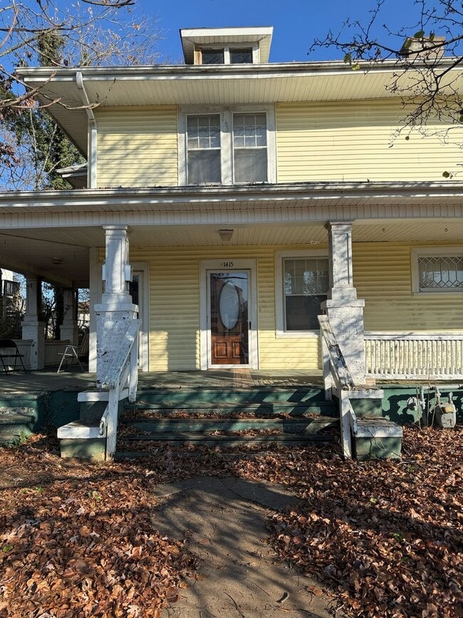 property at 1413 W 4th St