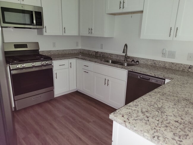 2212 Gardenview Ct in Kinston, NC - Foto de edificio - Building Photo