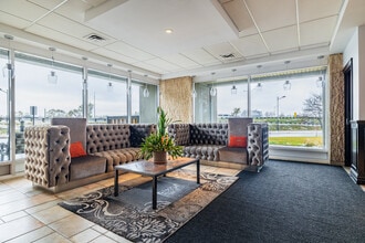 Le Sans Soucy in St-Lambert, QC - Building Photo - Lobby