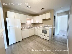 3169 Regal Ln in Groesbeck, OH - Building Photo - Building Photo