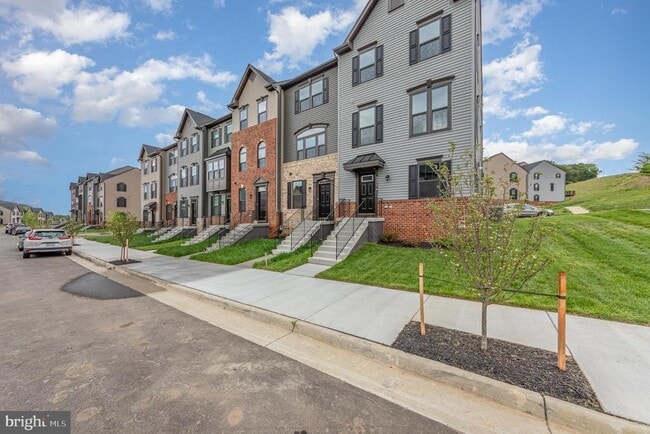 1210 Rampart Dr