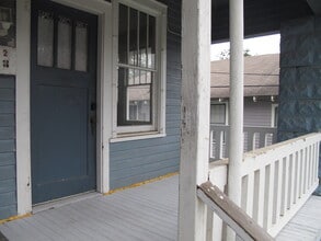 2019 Oleander St, Unit 1 in Baton Rouge, LA - Foto de edificio - Building Photo