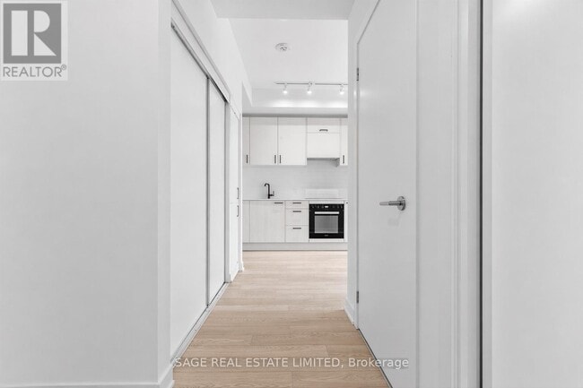 1 Quarrington Ln in North York, ON - Building Photo - Building Photo