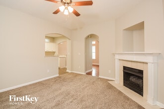 302 Pinehurst Way in Canton, GA - Foto de edificio - Building Photo