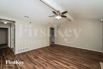 6104 Skylark Ln in Watauga, TX - Foto de edificio - Building Photo