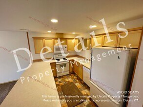 106 NE Tucannon Ct in Bremerton, WA - Building Photo - Building Photo