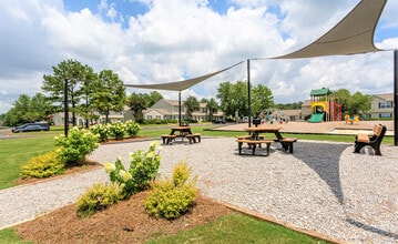 Madison Pines Apartment Homes in Madison, AL - Foto de edificio - Building Photo