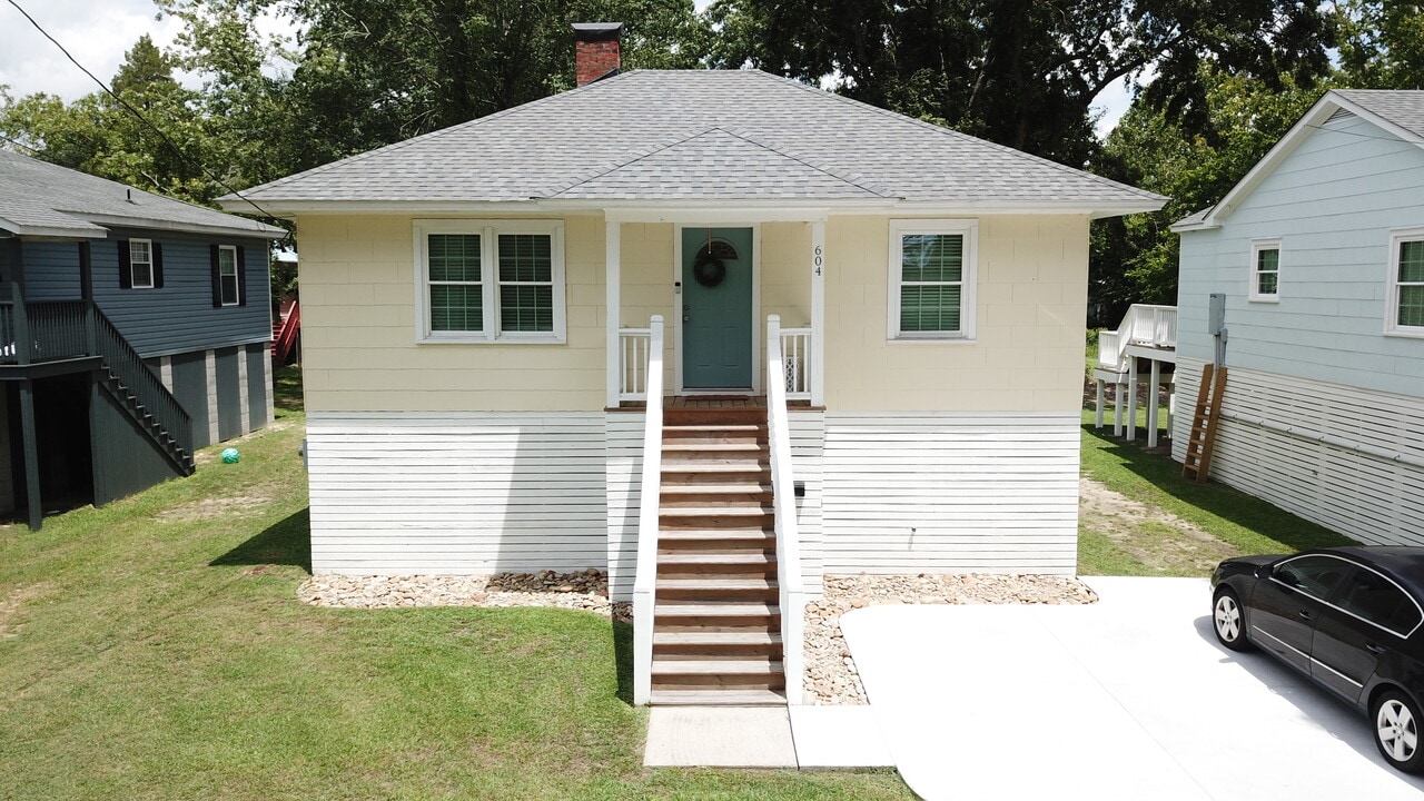 604 E 4th St in Washington, NC - Building Photo