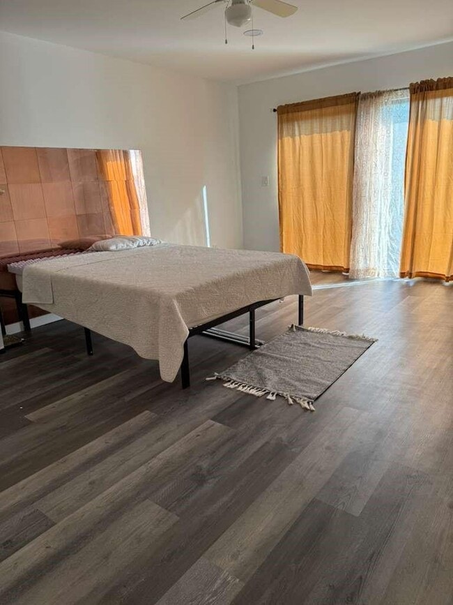 1501 NW 90th Way in Pembroke Pines, FL - Foto de edificio - Building Photo