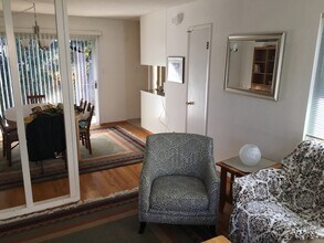 1716 Rose St, Unit CH B in Berkeley, CA - Foto de edificio - Building Photo