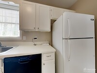 238 Hampton Dr photo'