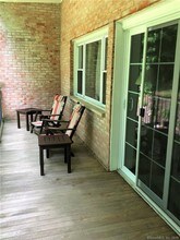 305 S Brooksvale Rd in Cheshire, CT - Foto de edificio - Building Photo