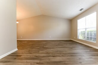 6394 Alford Cir in Lithonia, GA - Foto de edificio - Building Photo