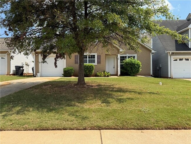 145 Chandler Fields Dr in Covington, GA - Foto de edificio - Building Photo