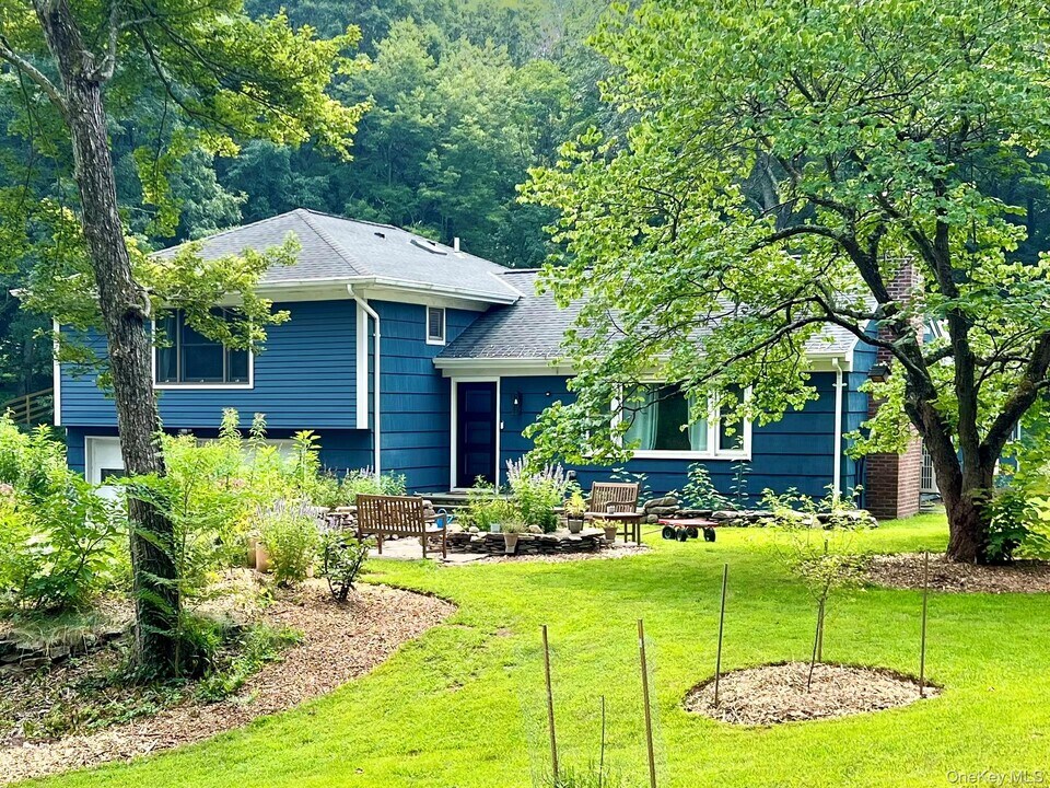 119 Mustato Rd in Katonah, NY - Building Photo