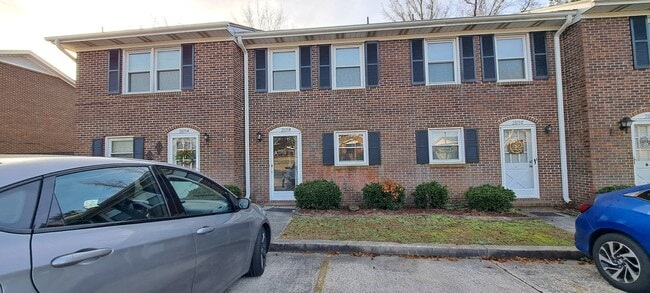 2819 McLain St in Goldsboro, NC - Foto de edificio - Building Photo