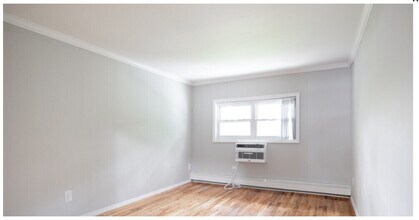 Maple Crest Apartments at Dix Hills in Deer Park, NY - Building Photo - Building Photo