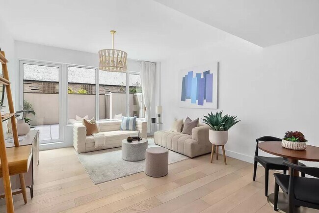 208 Delancey St in New York, NY - Building Photo - Building Photo